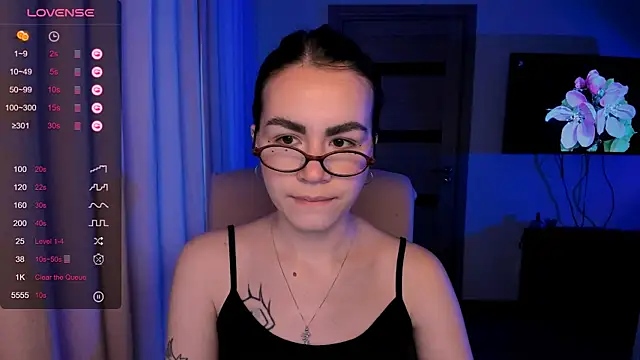 Snapshot of _selectrra chatting on December 3, 11:33 am  selectrra online show from December 3, 11:33 am