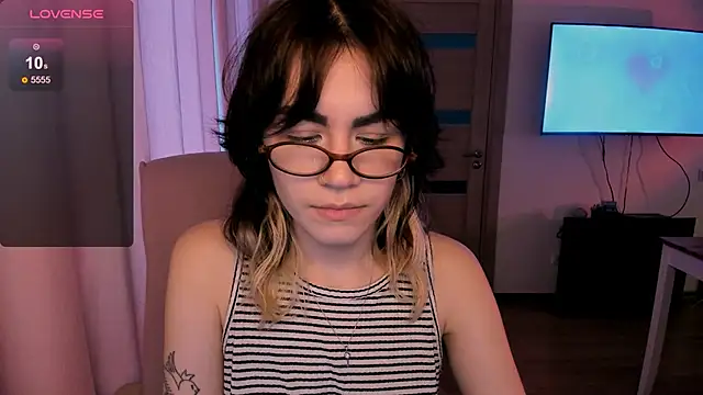 Snapshot of _selectrra chatting on January 15, 11:10 am  selectrra online show from January 15, 11:10 am