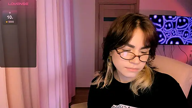 Snapshot of _selectrra chatting on January 23, 11:37 am  selectrra online show from January 23, 11:37 am