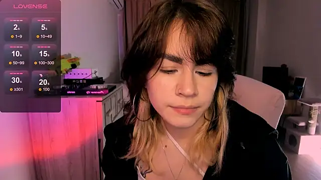 Snapshot of _selectrra chatting on February 7, 12:06 pm  selectrra online show from February 7, 12:06 pm