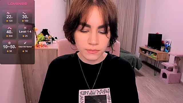 Snapshot of _selectrra chatting on February 17, 12:05 pm  selectrra online show from February 17, 12:05 pm