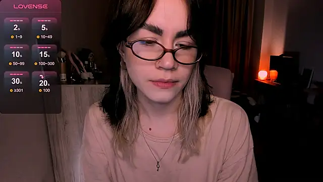 Snapshot of _selectrra chatting on March 6, 11:36 am  selectrra online show from March 6, 11:36 am