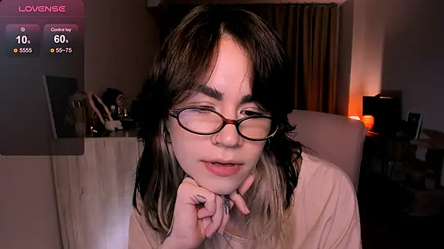 Snapshot of _selectrra chatting on March 6, 2:40 pm  selectrra online show from March 6, 2:40 pm