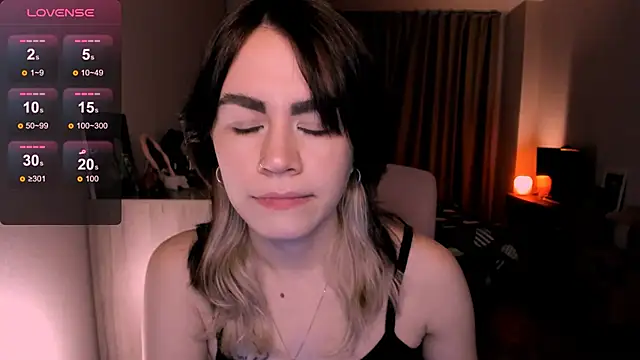 Snapshot of _selectrra chatting on March 10, 11:42 am  selectrra online show from March 10, 11:42 am