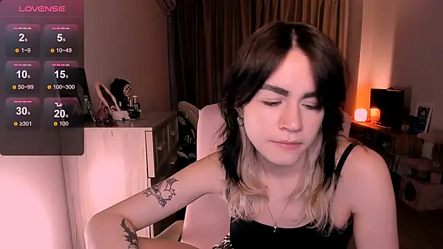 Snapshot of _selectrra chatting on March 10, 2:48 pm  selectrra online show from March 10, 2:48 pm