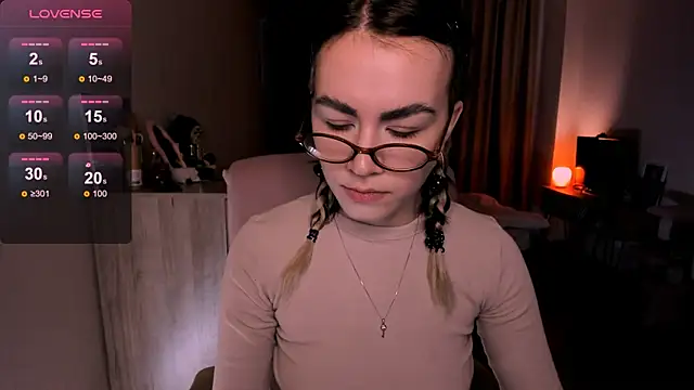 Snapshot of _selectrra chatting on March 17, 12:25 pm  selectrra online show from March 17, 12:25 pm