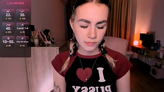 Snapshot of _selectrra chatting on March 19, 12:45 pm  selectrra online show from March 19, 12:45 pm