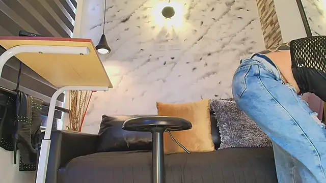 Sophie LittleS online show from April 9, 12:21 pm