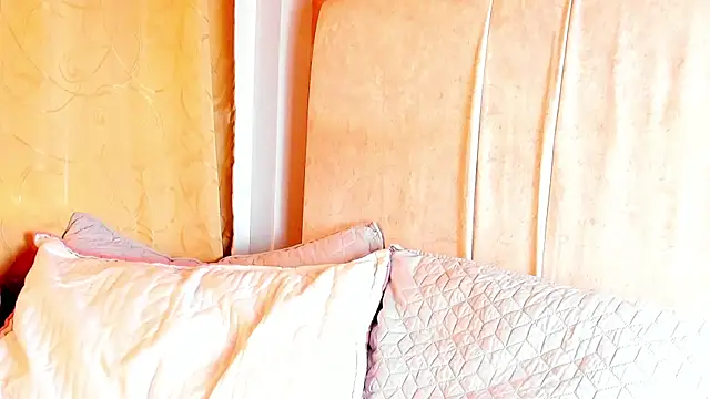 Snapshot of Satuurn_ chatting on January 9, 1:56 pm Satuurn online show from January 9, 1:56 pm