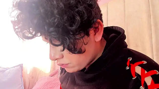 Snapshot of Satuurn_ chatting on February 12, 7:24 pm Satuurn online show from February 12, 7:24 pm