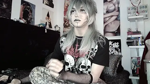 Snapshot of kiiler_queen chatting on May 22, 4:23 pm kiiler queen online show from May 22, 4:23 pm