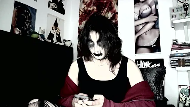 Snapshot of kiiler_queen chatting on June 8, 1:28 am kiiler queen online show from June 8, 1:28 am