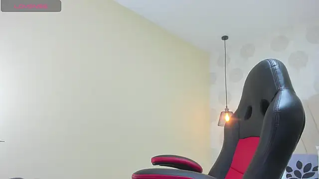 Snapshot of valery_smitd chatting on February 19, 12:44 pm valery smitd online show from February 19, 12:44 pm