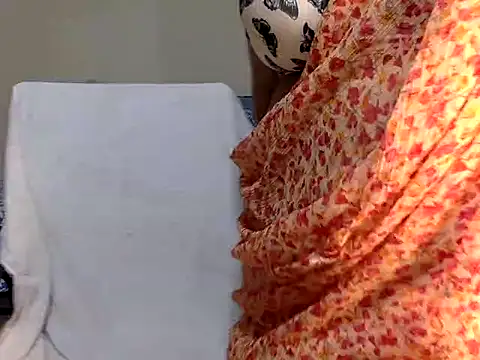 Snapshot of soniasharma0223 chatting on February 13, 5:37 am soniasharma0223 online show from February 13, 5:37 am