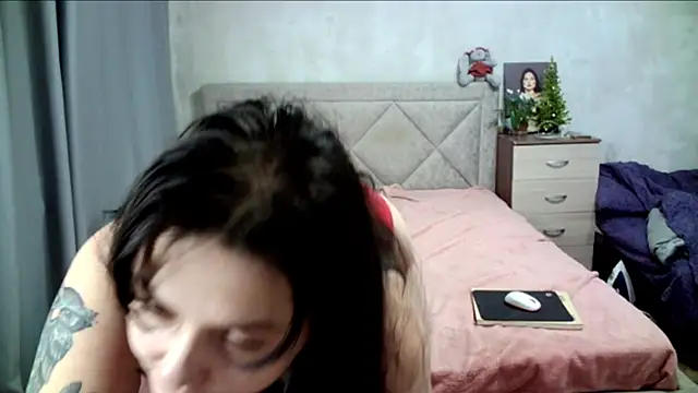 juliettkalen online show from December 23, 4:01 am
