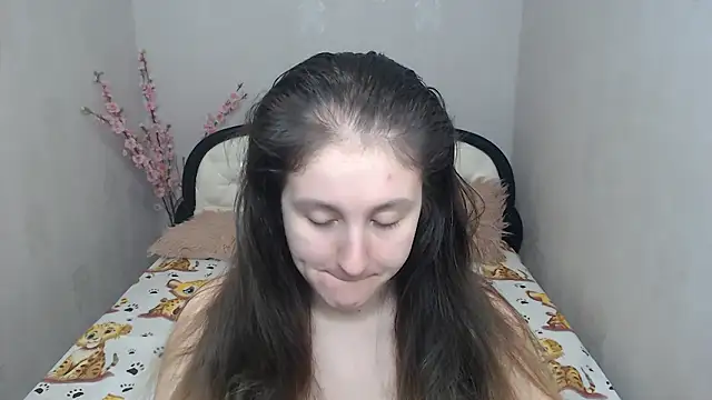 Holliy Cooper online show from March 18, 9:01 am