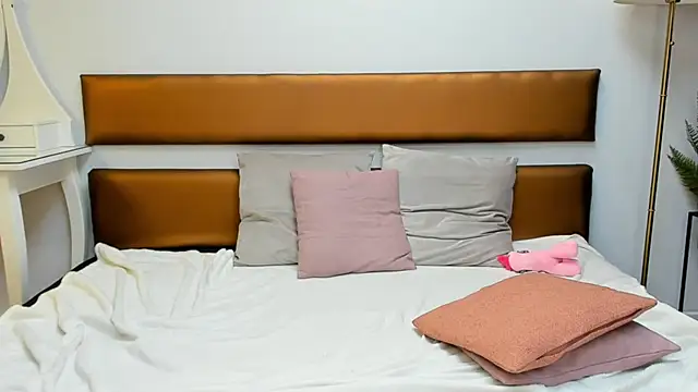 MissYvie online show from January 13, 12:02 pm