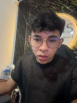 Snapshot of Austin_connor_ chatting on June 18, 5:51 am Austin connor online show from June 18, 5:51 am