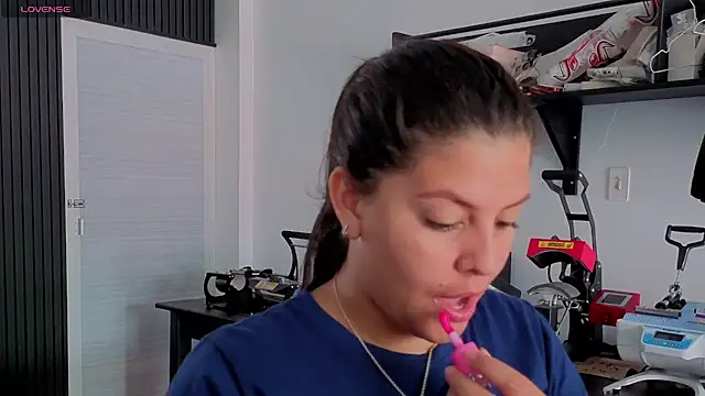 Snapshot of valelo chatting on June 24, 1:54 pm valelo online show from June 24, 1:54 pm