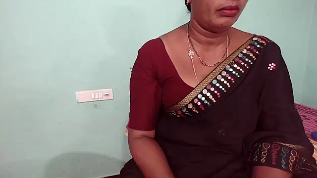 Snapshot of shrutitelugu69 chatting on May 3, 2:56 pm shrutitelugu69 online show from May 3, 2:56 pm