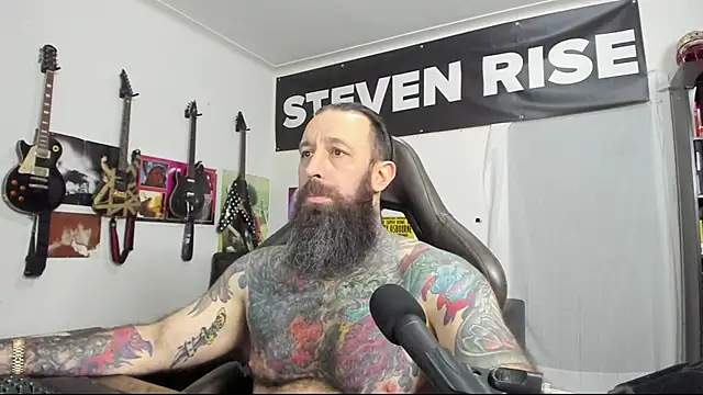 Snapshot of StevenRiseNYC chatting on February 1, 2:26 am StevenRiseNYC online show from February 1, 2:26 am