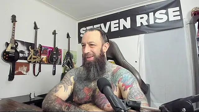 Snapshot of StevenRiseNYC chatting on February 4, 12:44 pm StevenRiseNYC online show from February 4, 12:44 pm