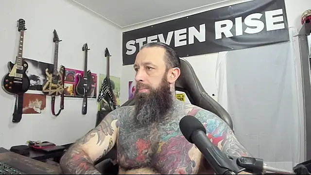 Snapshot of StevenRiseNYC chatting on February 11, 4:44 am StevenRiseNYC online show from February 11, 4:44 am