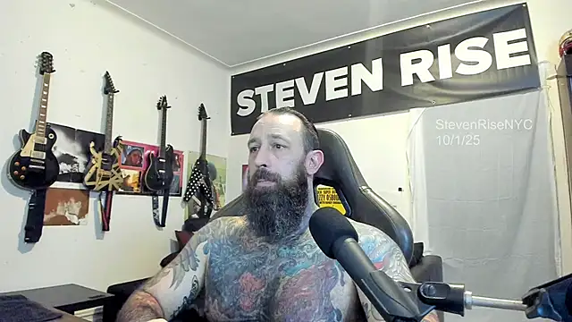 Snapshot of StevenRiseNYC chatting on October 2, 2:07 am StevenRiseNYC online show from October 2, 2:07 am