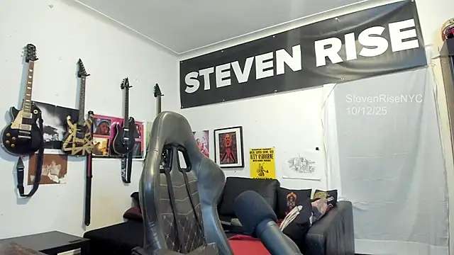 Snapshot of StevenRiseNYC chatting on October 13, 12:21 am StevenRiseNYC online show from October 13, 12:21 am
