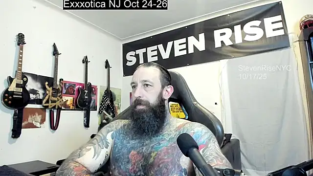 Snapshot of StevenRiseNYC chatting on October 18, 1:52 am StevenRiseNYC online show from October 18, 1:52 am