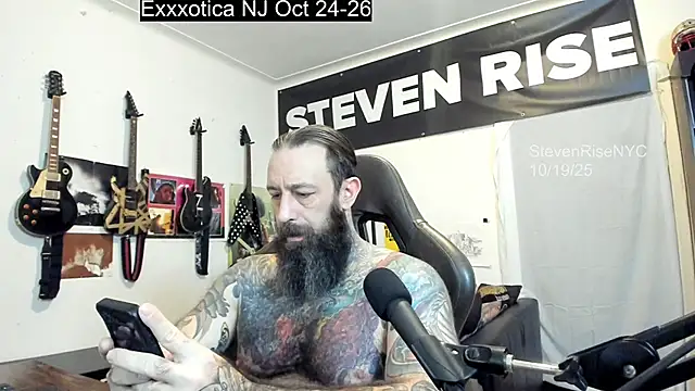 Snapshot of StevenRiseNYC chatting on October 19, 11:44 am StevenRiseNYC online show from October 19, 11:44 am