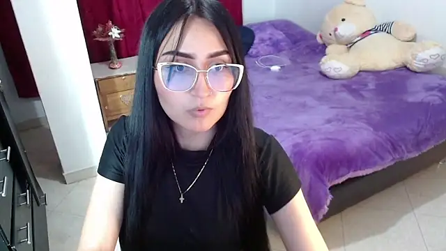 Tiffani Williams online show from April 14, 1:00 am