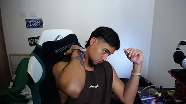 Snapshot of matias_bianco chatting on November 12, 4:18 pm matias bianco online show from November 12, 4:18 pm