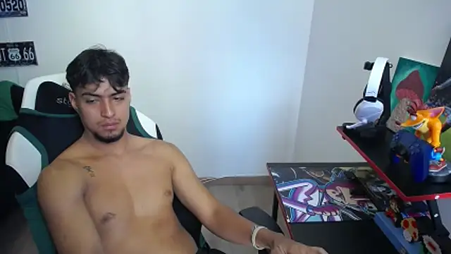 Snapshot of matias_bianco chatting on November 22, 4:28 pm matias bianco online show from November 22, 4:28 pm