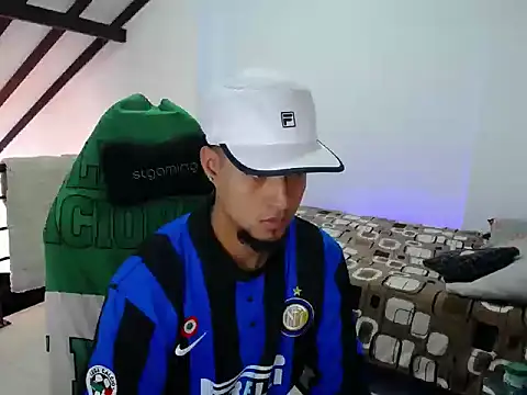 Snapshot of matias_bianco chatting on February 27, 4:18 pm matias bianco online show from February 27, 4:18 pm