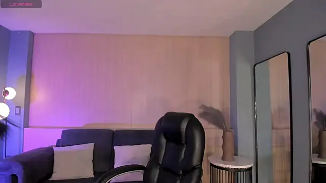 LizzHamilton   online show from September 19, 12:50 pm