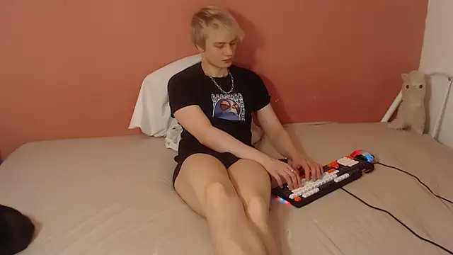 Oliver sweet  online show from April 15, 1:12 am