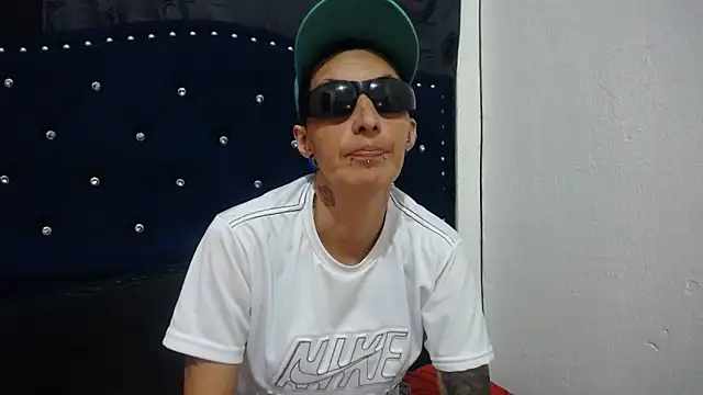 Snapshot of anyu1306 chatting on December 11, 5:53 am anyu1306 online show from December 11, 5:53 am