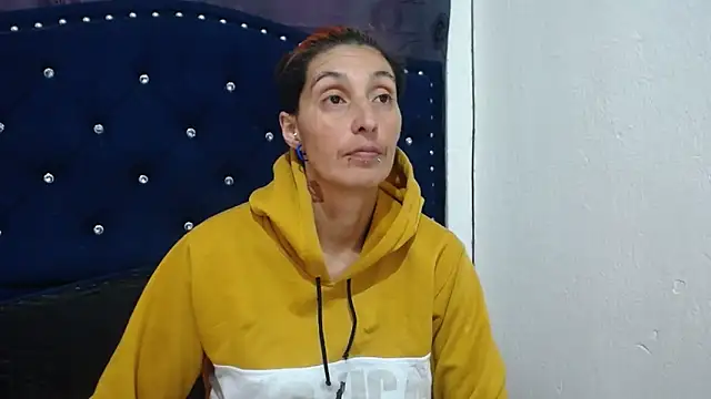 Snapshot of anyu1306 chatting on December 24, 2:33 pm anyu1306 online show from December 24, 2:33 pm