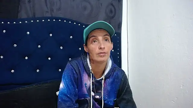 Snapshot of anyu1306 chatting on January 16, 4:07 am anyu1306 online show from January 16, 4:07 am