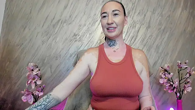 Rayanablackandwhite online show from July 9, 10:30 am