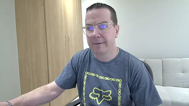 Snapshot of BrettJ81 chatting on September 27, 11:26 am BrettJ81 online show from September 27, 11:26 am