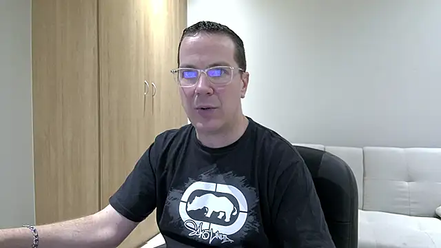 Snapshot of BrettJ81 chatting on October 6, 4:15 pm BrettJ81 online show from October 6, 4:15 pm
