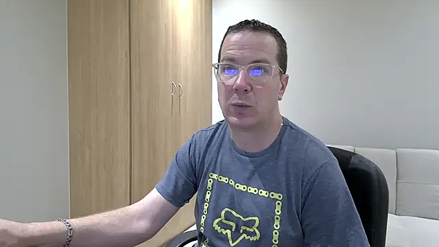 Snapshot of BrettJ81 chatting on October 7, 4:26 pm BrettJ81 online show from October 7, 4:26 pm