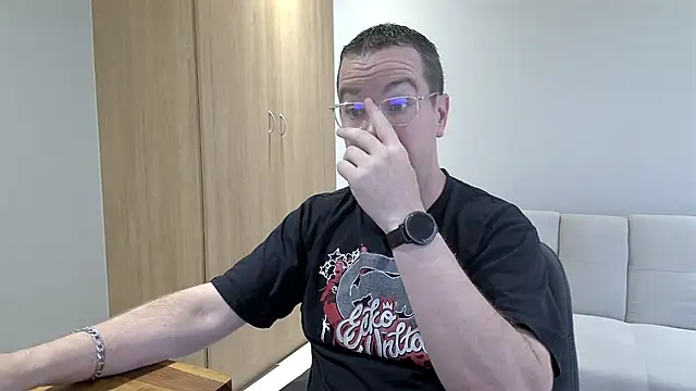 BrettJ81 online show from February 9, 2:21 pm