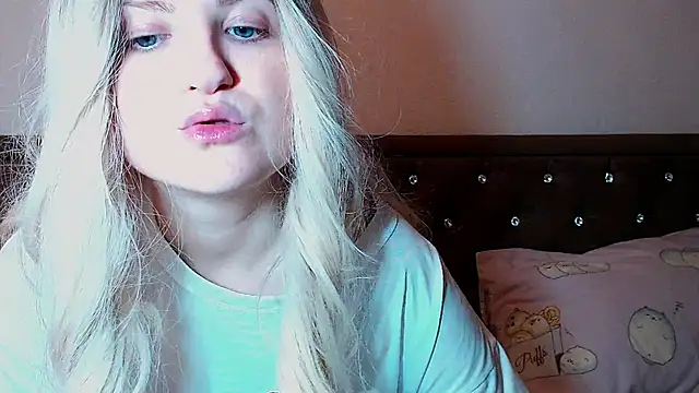 Snapshot of Sara4uu chatting on September 21, 8:32 pm Sara4uu online show from September 21, 8:32 pm