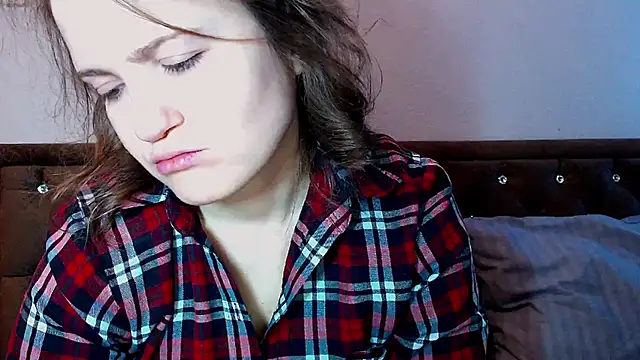 Snapshot of Sara4uu chatting on February 15, 8:35 am Sara4uu online show from February 15, 8:35 am