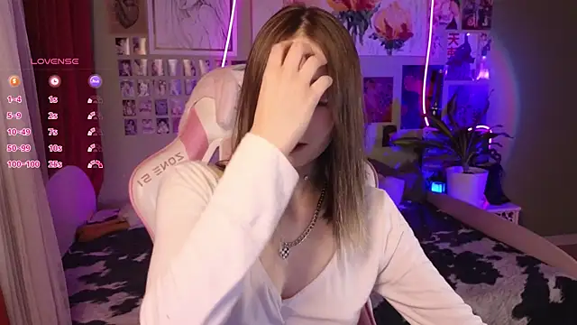 Evie Ro online show from April 24, 9:50 pm