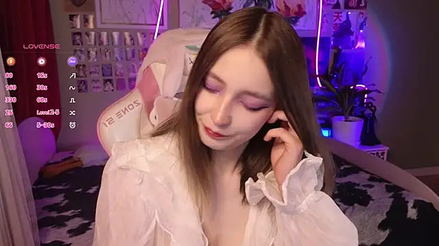 Evie Ro online show from May 2, 1:32 am