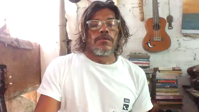 Snapshot of kvr27 chatting on April 21, 12:44 pm kvr27 online show from April 21, 12:44 pm